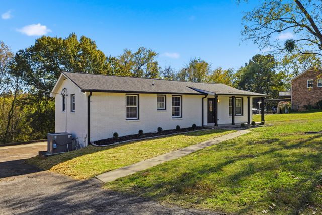 4848 Concord Dr, Hermitage, TN 37076