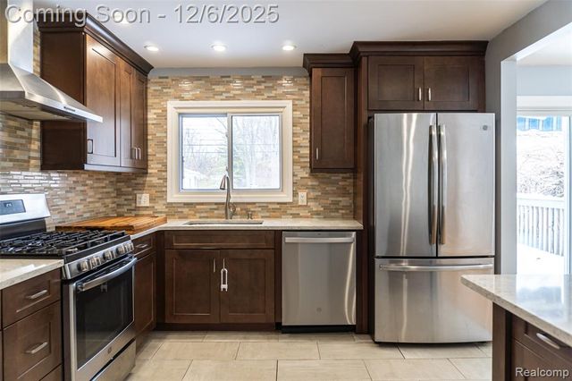 33756 Cindy Street, Livonia, MI 48150