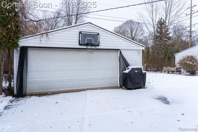 33756 Cindy Street, Livonia, MI 48150