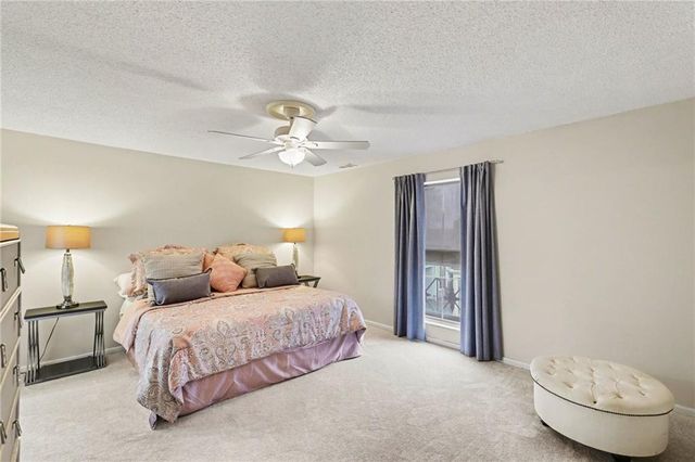 8721 Riggs Lane, Overland Park, KS 66212