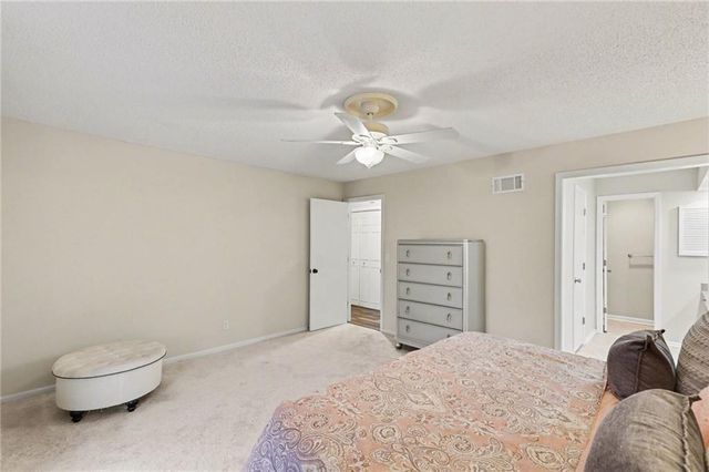 8721 Riggs Lane, Overland Park, KS 66212