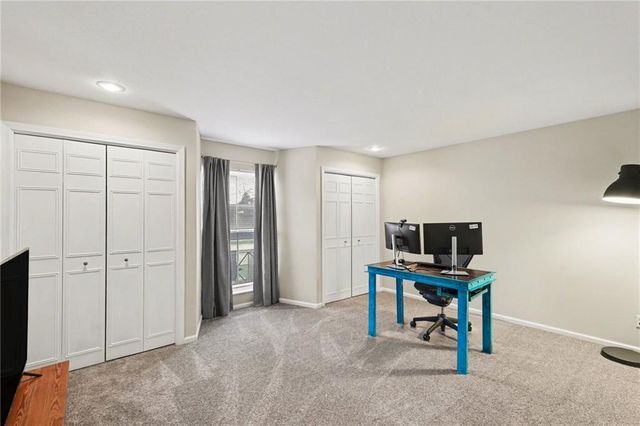 8721 Riggs Lane, Overland Park, KS 66212