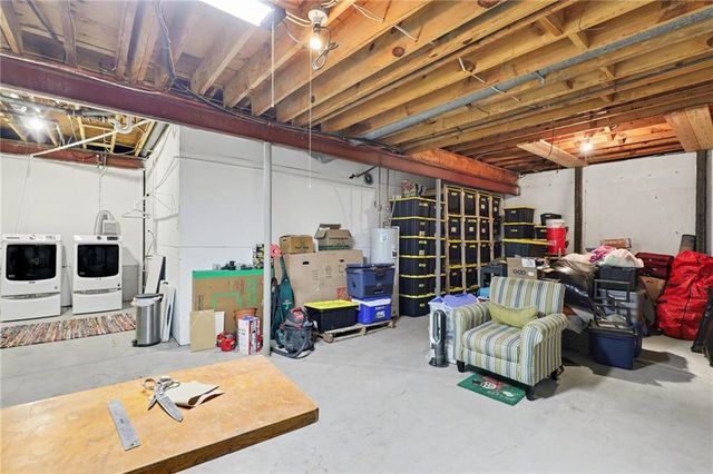 8721 Riggs Lane, Overland Park, KS 66212