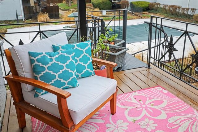 8721 Riggs Lane, Overland Park, KS 66212