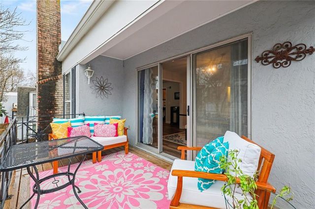 8721 Riggs Lane, Overland Park, KS 66212