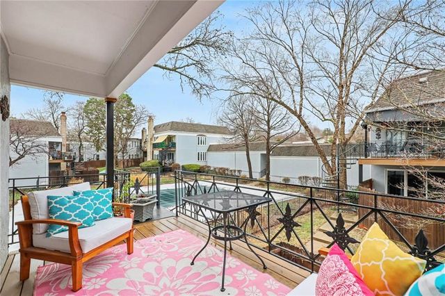 8721 Riggs Lane, Overland Park, KS 66212