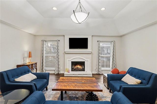 8721 Riggs Lane, Overland Park, KS 66212