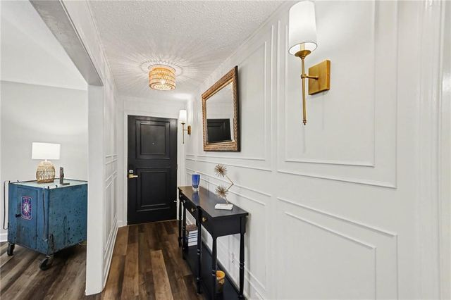 8721 Riggs Lane, Overland Park, KS 66212