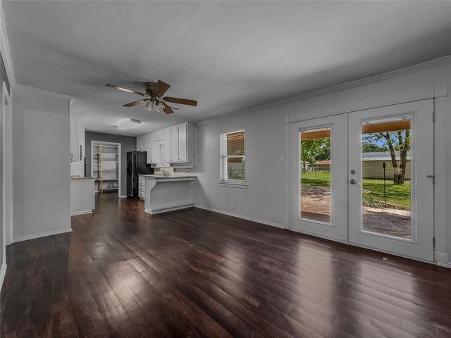 220 Cooper Drive, Hurst, TX 76053