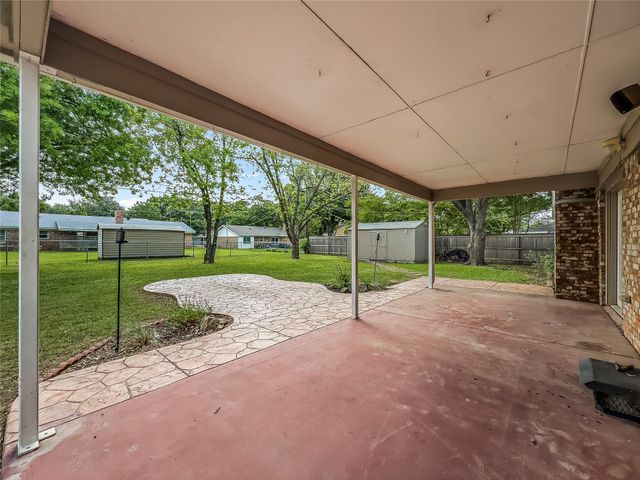 220 Cooper Drive, Hurst, TX 76053