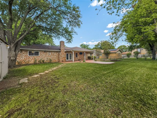 220 Cooper Drive, Hurst, TX 76053