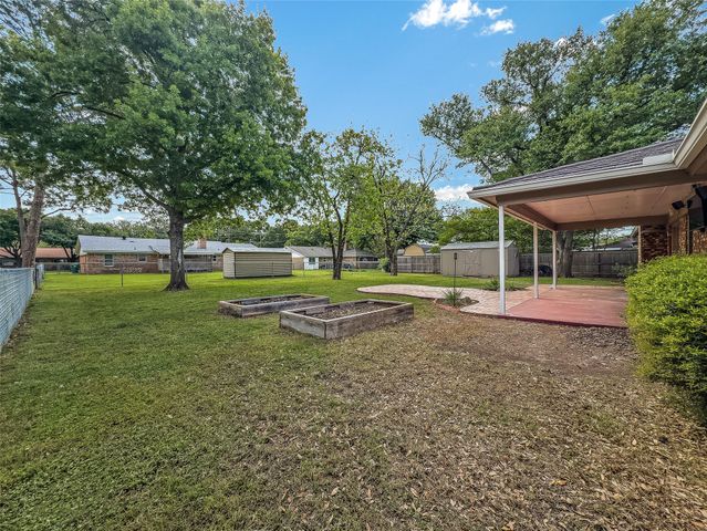 220 Cooper Drive, Hurst, TX 76053