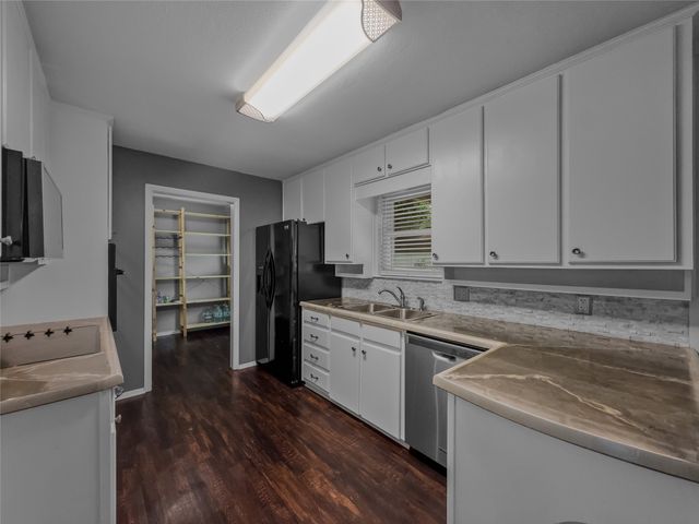 220 Cooper Drive, Hurst, TX 76053