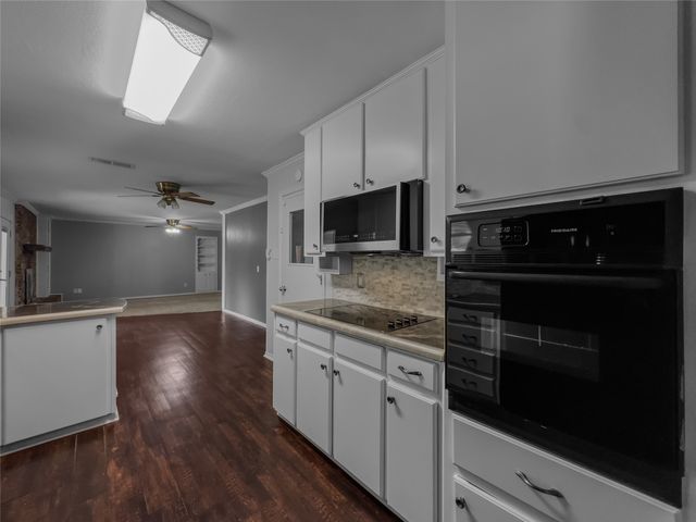 220 Cooper Drive, Hurst, TX 76053