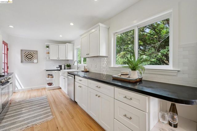 15 Edgecroft Rd, Kensington, CA 94707