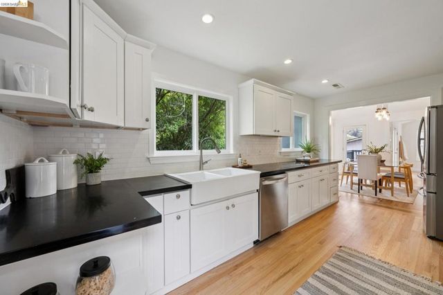 15 Edgecroft Rd, Kensington, CA 94707