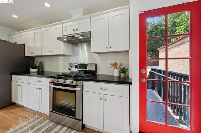 15 Edgecroft Rd, Kensington, CA 94707