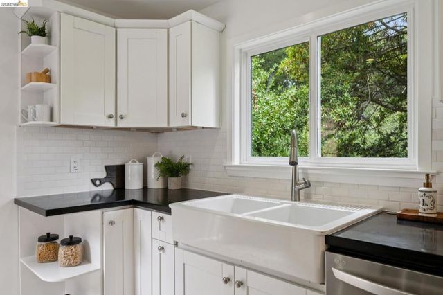 15 Edgecroft Rd, Kensington, CA 94707
