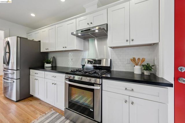 15 Edgecroft Rd, Kensington, CA 94707