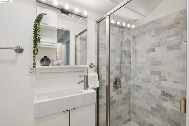 15 Edgecroft Rd, Kensington, CA 94707