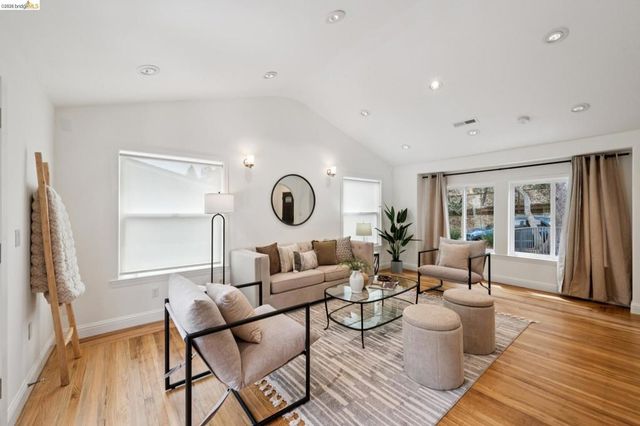 15 Edgecroft Rd, Kensington, CA 94707