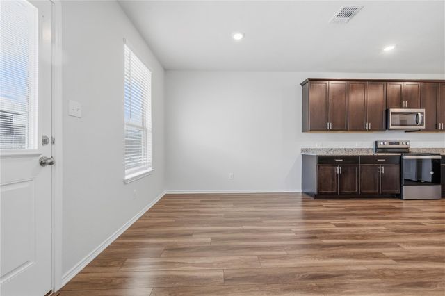 316 Stone Water LN, Jarrell, TX 76537