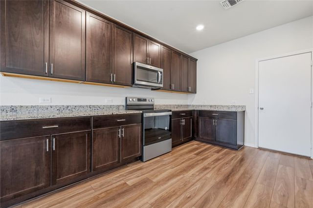 316 Stone Water LN, Jarrell, TX 76537