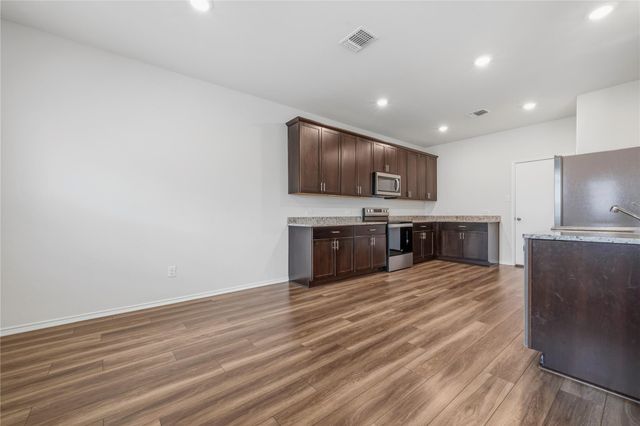 316 Stone Water LN, Jarrell, TX 76537