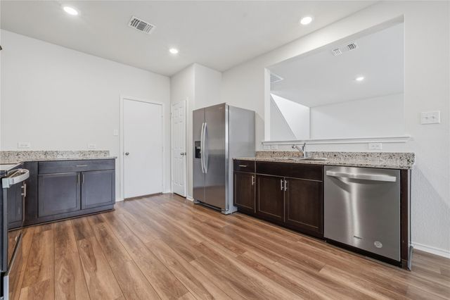 316 Stone Water LN, Jarrell, TX 76537
