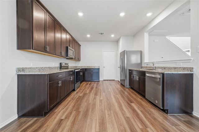 316 Stone Water LN, Jarrell, TX 76537