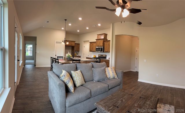 504 NW 7th Street, Wagoner, OK 74467