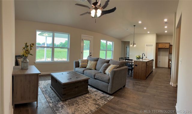 504 NW 7th Street, Wagoner, OK 74467
