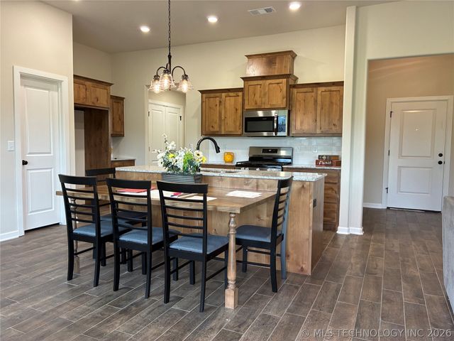 504 NW 7th Street, Wagoner, OK 74467