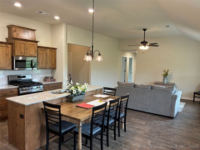 504 NW 7th Street, Wagoner, OK 74467