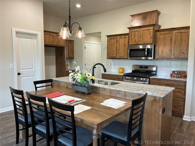 504 NW 7th Street, Wagoner, OK 74467