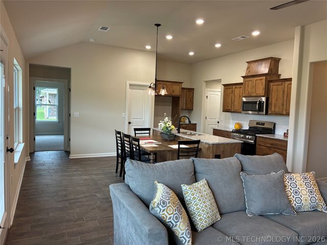 504 NW 7th Street, Wagoner, OK 74467