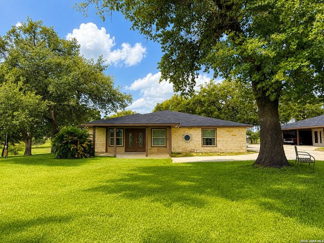 103 MISTY BND, Floresville, TX 78114