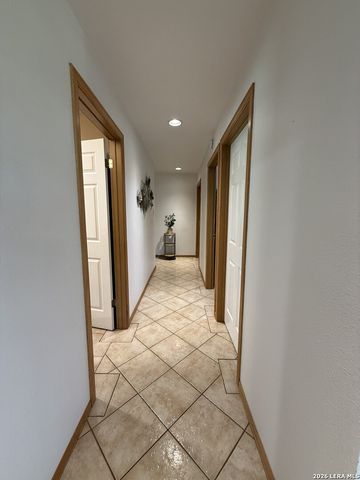 103 MISTY BND, Floresville, TX 78114