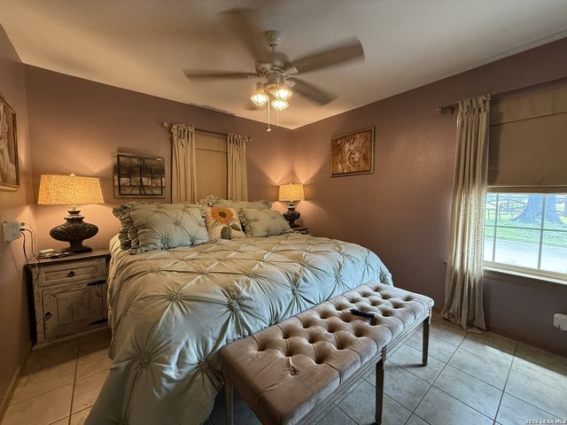 103 MISTY BND, Floresville, TX 78114