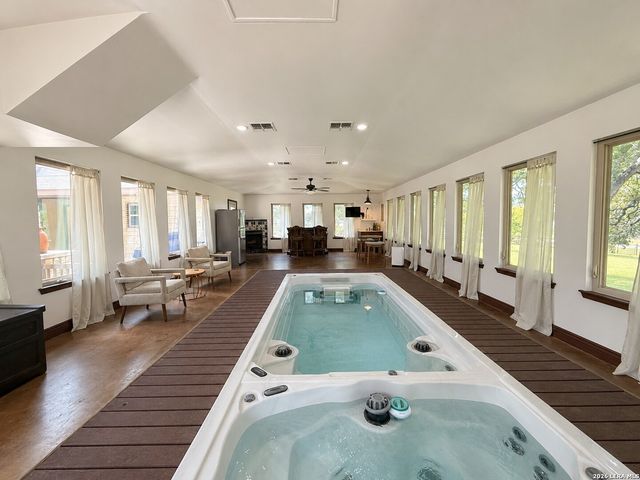 103 MISTY BND, Floresville, TX 78114