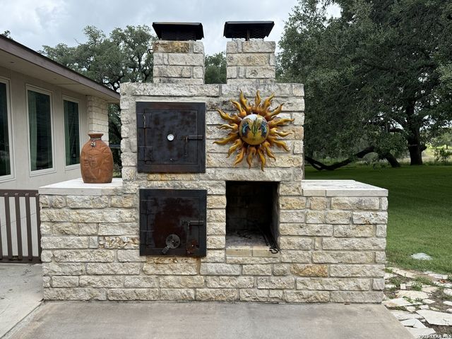 103 MISTY BND, Floresville, TX 78114