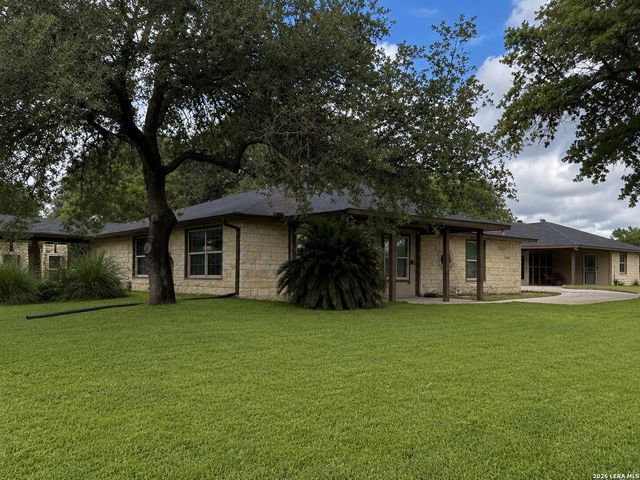 103 MISTY BND, Floresville, TX 78114
