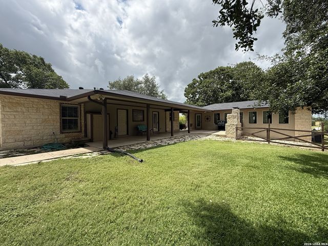 103 MISTY BND, Floresville, TX 78114
