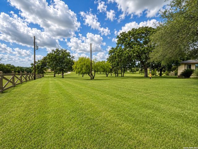 103 MISTY BND, Floresville, TX 78114
