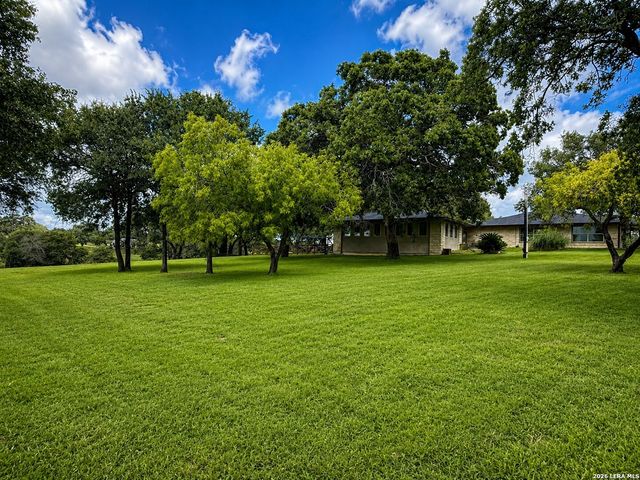 103 MISTY BND, Floresville, TX 78114