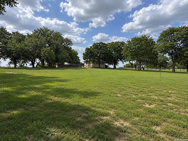103 MISTY BND, Floresville, TX 78114
