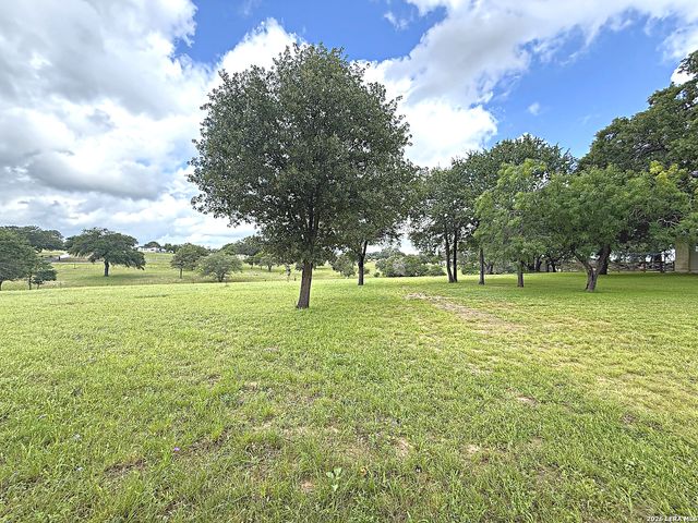 103 MISTY BND, Floresville, TX 78114