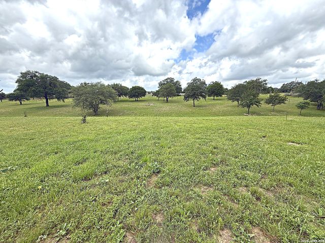 103 MISTY BND, Floresville, TX 78114