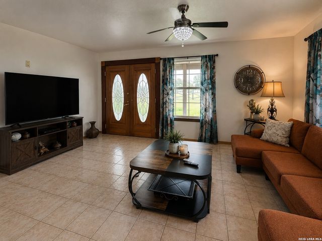 103 MISTY BND, Floresville, TX 78114