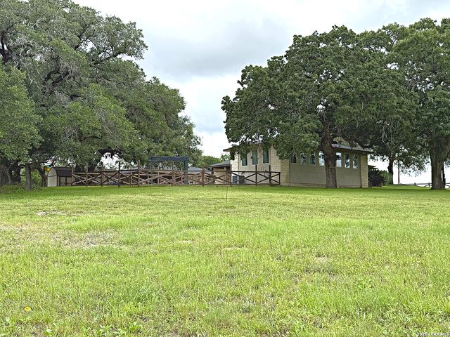 103 MISTY BND, Floresville, TX 78114